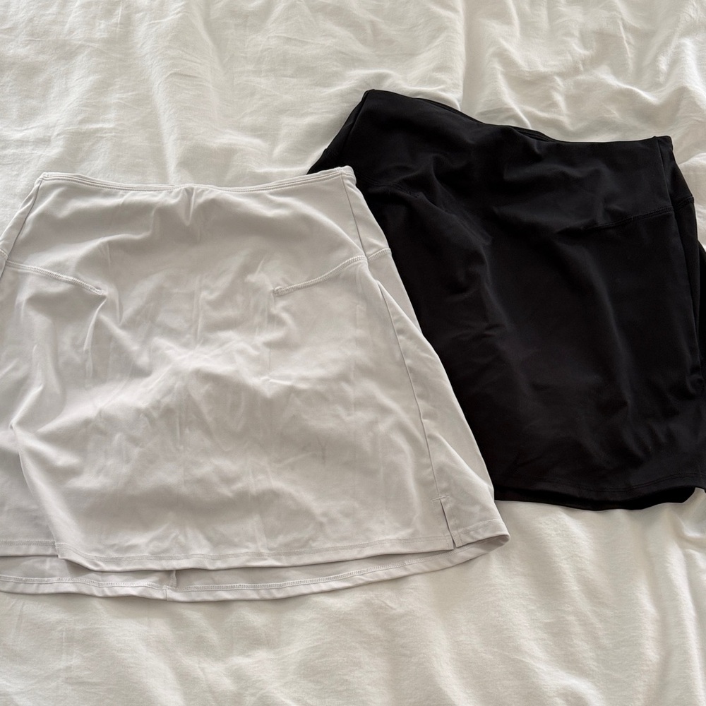 Old Navy White and Black Women's Active Skorts (Pair)